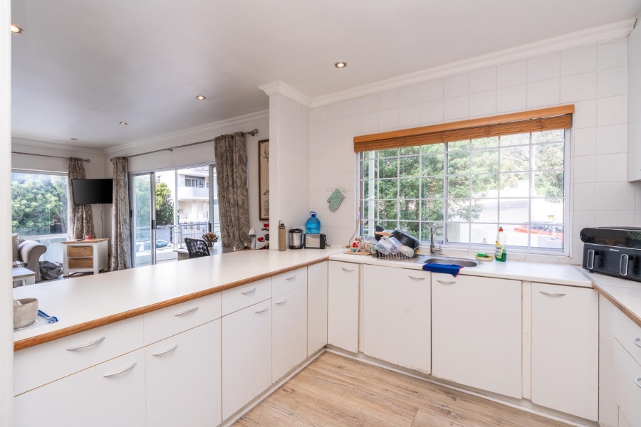 6 Bedroom Property for Sale in Vredehoek Western Cape